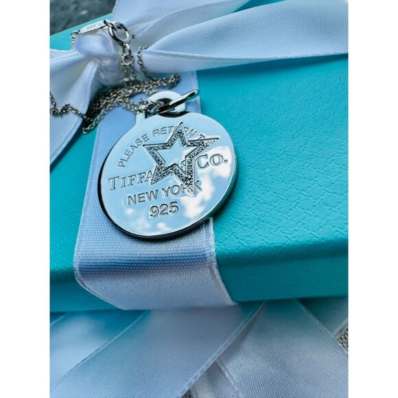 Tiffany & Co LARGE Round Star Diamond Necklace in Silver - Picture 3 of 6